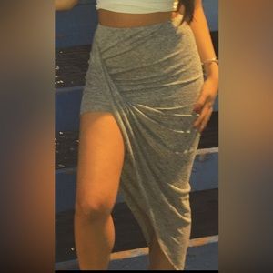 Women’s skirt size small in gray